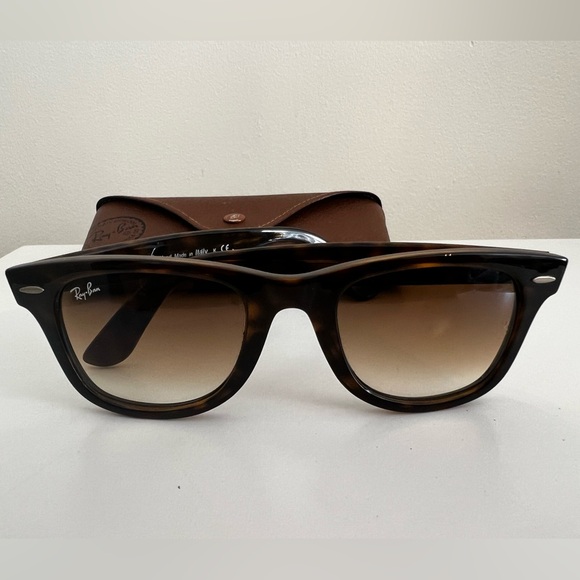 Rayban wayfarer sunglasses tortoiseshell with ombre lenses. Great condition. - Picture 2 of 4
